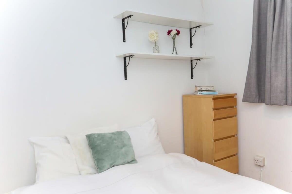 2 Bedroom Apartment In Waterloo Central Лондон Экстерьер фото