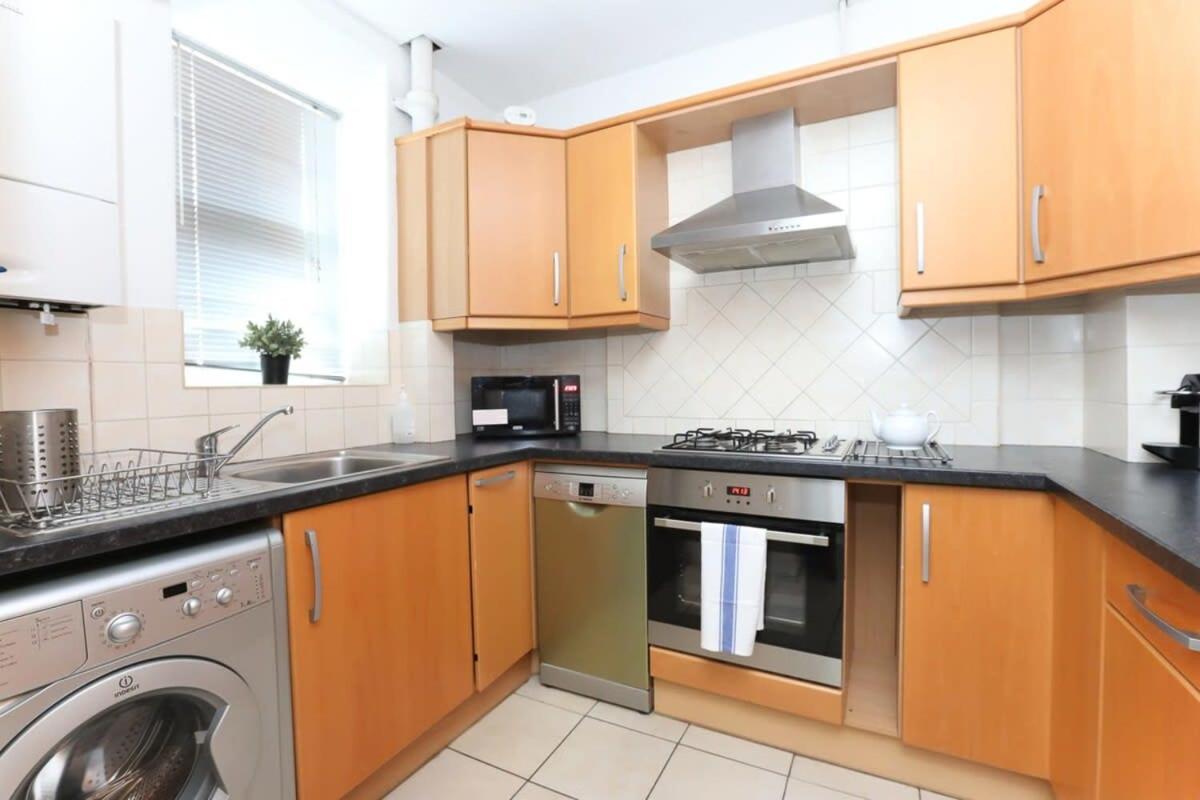 2 Bedroom Apartment In Waterloo Central Лондон Экстерьер фото